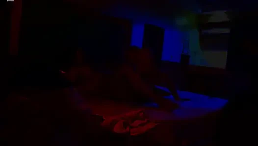 Motelnya yang keras dengan lampu merah bagian 1