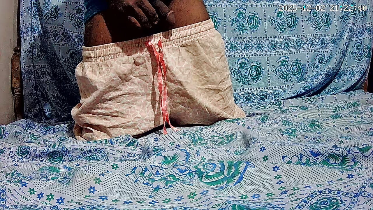 Azijski dečko drka u sobi 2865