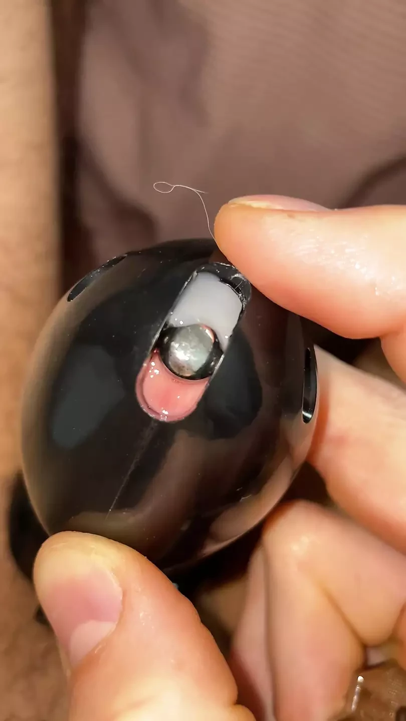 Cumshot khi bị khóa