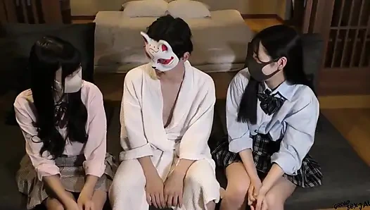 Тройничок с красотками и униформой