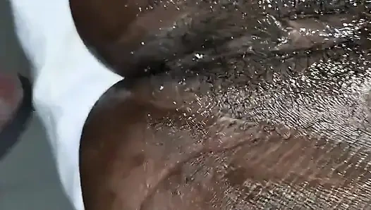 Задница успешно лишилась девственности, она так закричала, что ей это очень понравилось