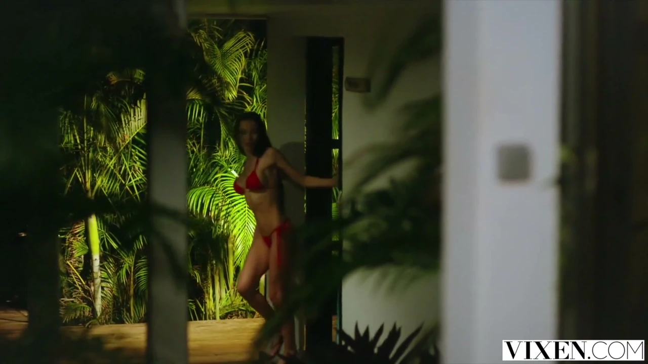 Vixen Spoiled Rich Girls Have Threesome at Spa
