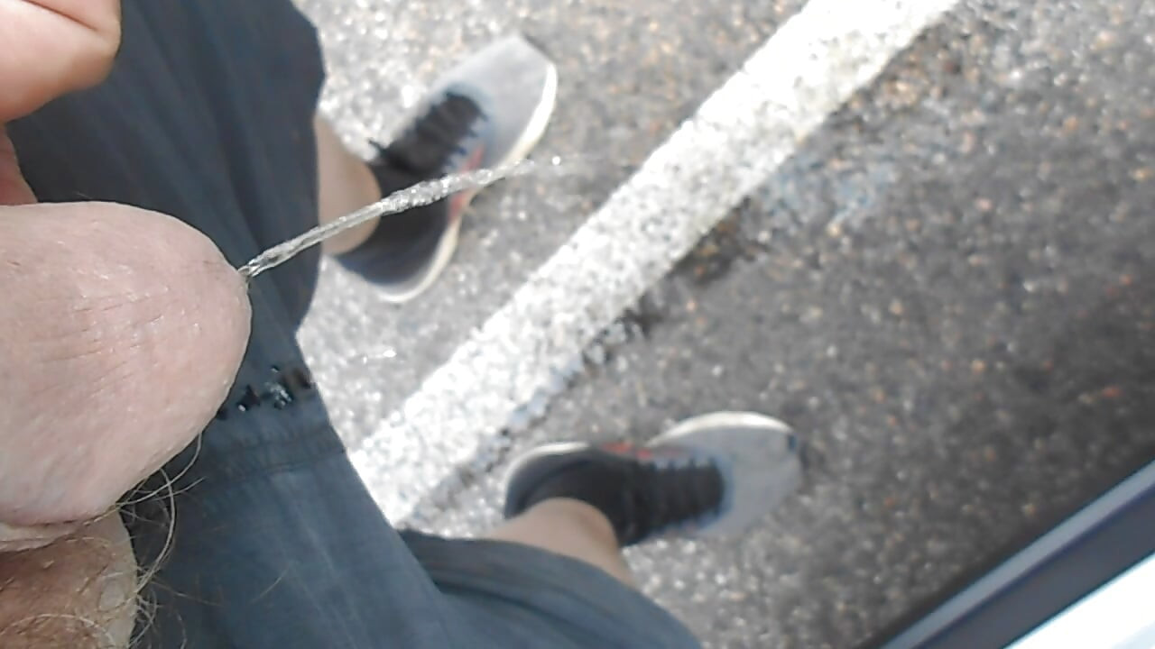 Ik pist in het openbaar