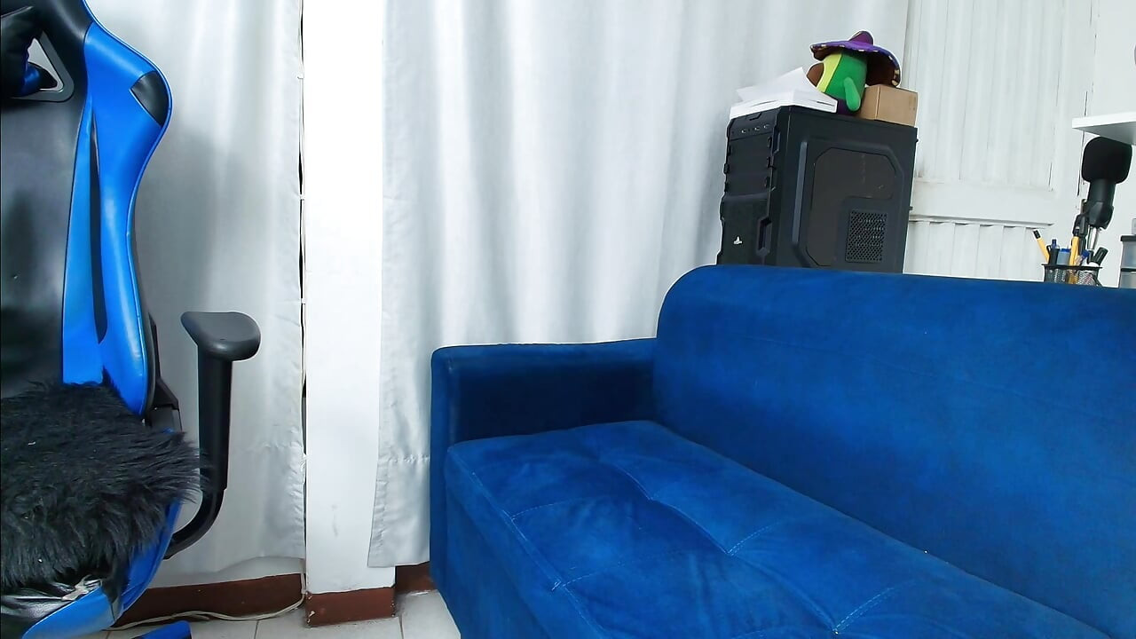 desnudo en casa con mi vecina