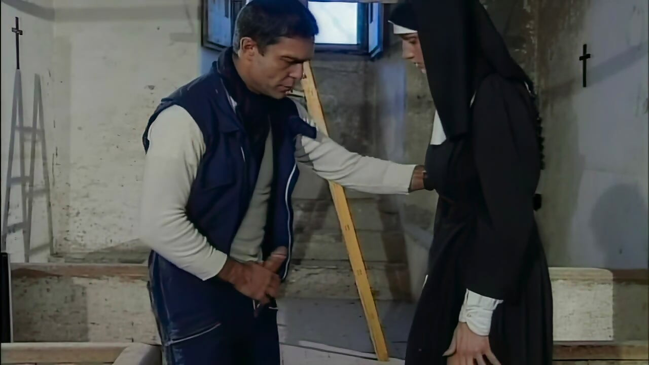 العامل يدمر مؤخرة الراهبة المنعزلة