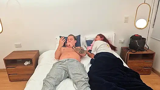 Memek sempit adik tiriku lebih ketat dari pacarku, aku hampir kepergok ngentot!