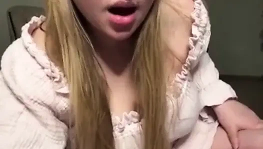 Jucielussie spielt mit lush in die muschi