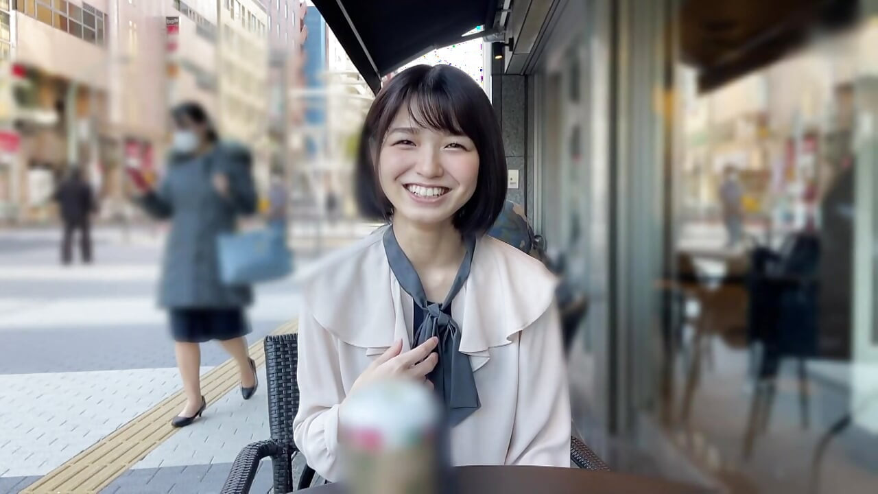 A118F01 A classic idol-level small face and a cheerful smile with a natural girl in a private shoot at a love hotel! A cute smile and a facial finish!