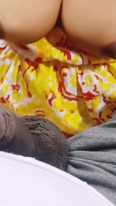 TELJES VIDEÓ. Egy fiatal nő titkos intimitást oszt meg a szomszédja mostohanagybátyjával. | Klip 1