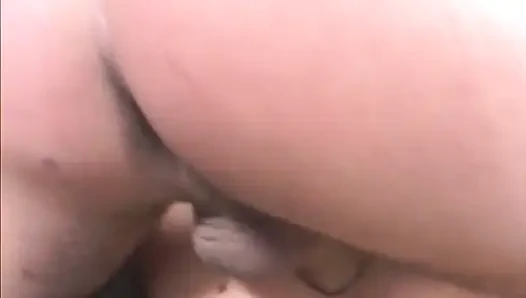 Schlankes blondes teen reitet riesigen schwanz bis zur gesichtsbesamung
