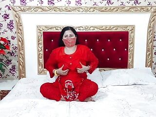 Wanita matang hindi yang cantik menunggang dildo dengan hindi urdu bercakap kotor