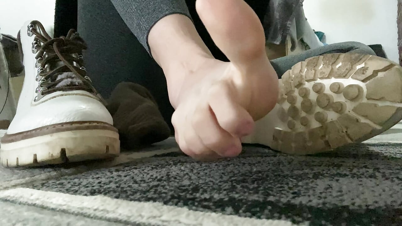 Büdös lábak és lábujjak BOOTS-ban járás után