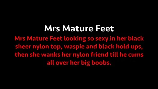 Mrs Mature Feet in Sheer top tembus 439
