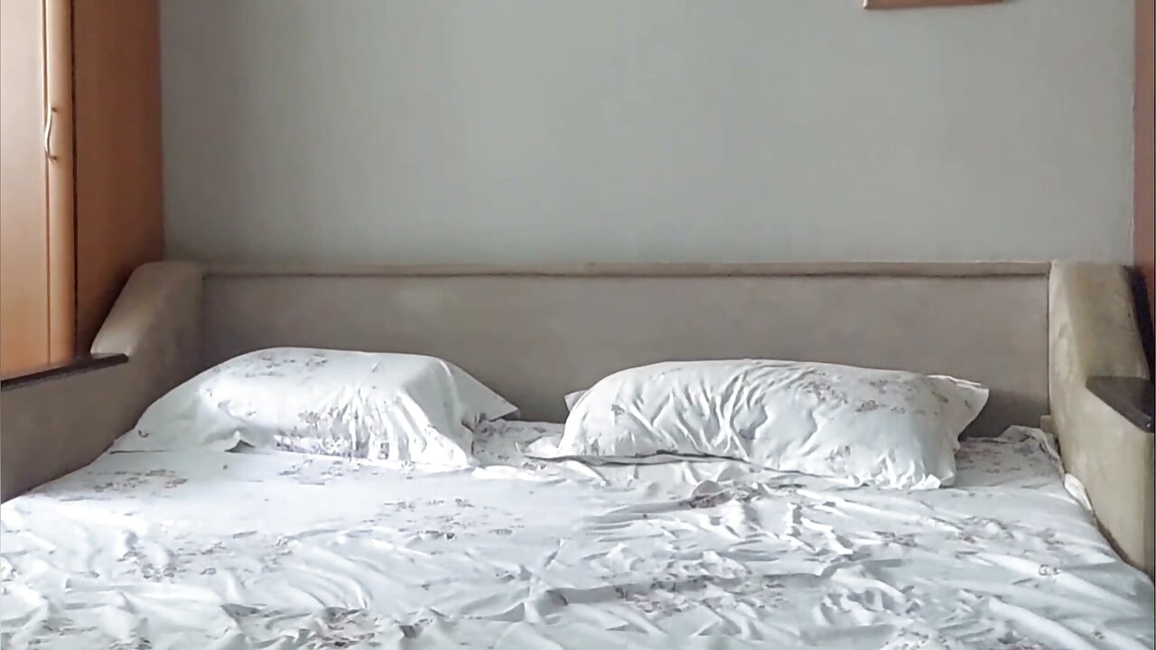 오럴 섹스를 즐기는 미시 금발 마누라