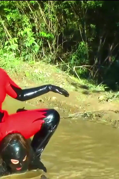 วิดีโอเฟติชเปียกและเลอะเทอะ