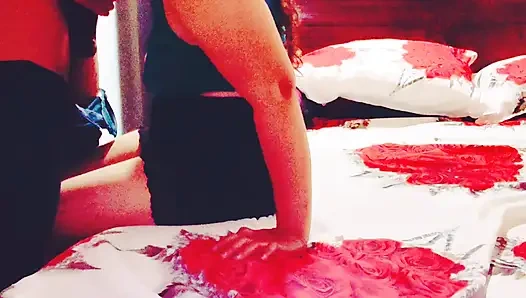 Srilankan derty üvey anne sikişiyor, büyük yarak boşalması