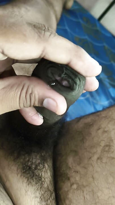 Los hombres tamiles masturbándose precum se masturbaron.  Polla negra hace ping covkhead  Jerkoff polla masturbada precum gotas