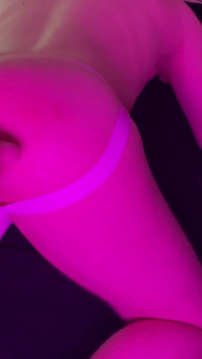 Dominação feminina, profunda penetração de um cara parte 2 | Clipe 2