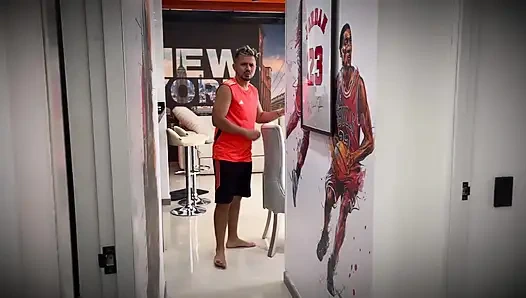 Невестка слышит, как мы трахаемся и в конечном итоге присоединяется - она дает мне ее розовую и тугую киску