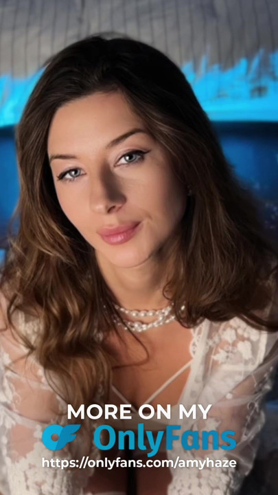Tatlı hatun mic yarağını pompalıyor