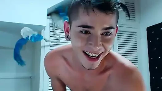Hot bubble butt twink Danny on cam