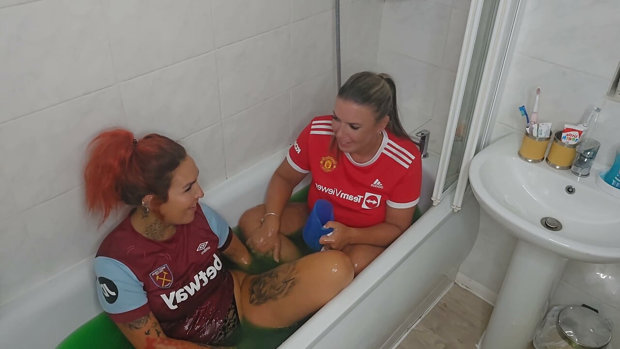 Η Maisie Lewis & η Naughty Girl V κάνουν μπάνιο με Slime