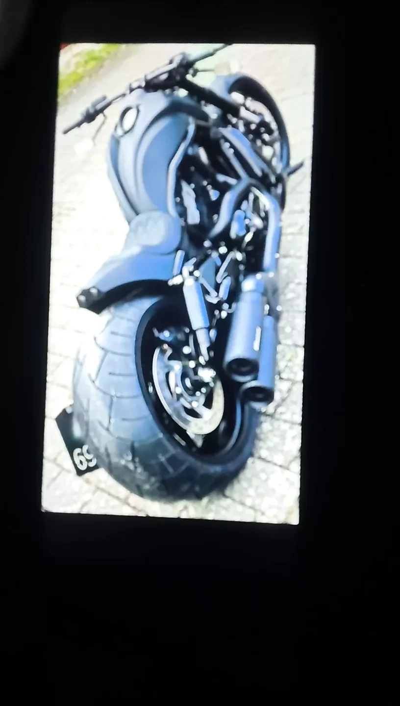 Dlakava devojka iz žbunja alex chance ide međurasno i jako svršava
