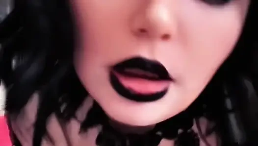 Gotik iri güzel kadının büyük zenci yarağının üremeye ihtiyacı var