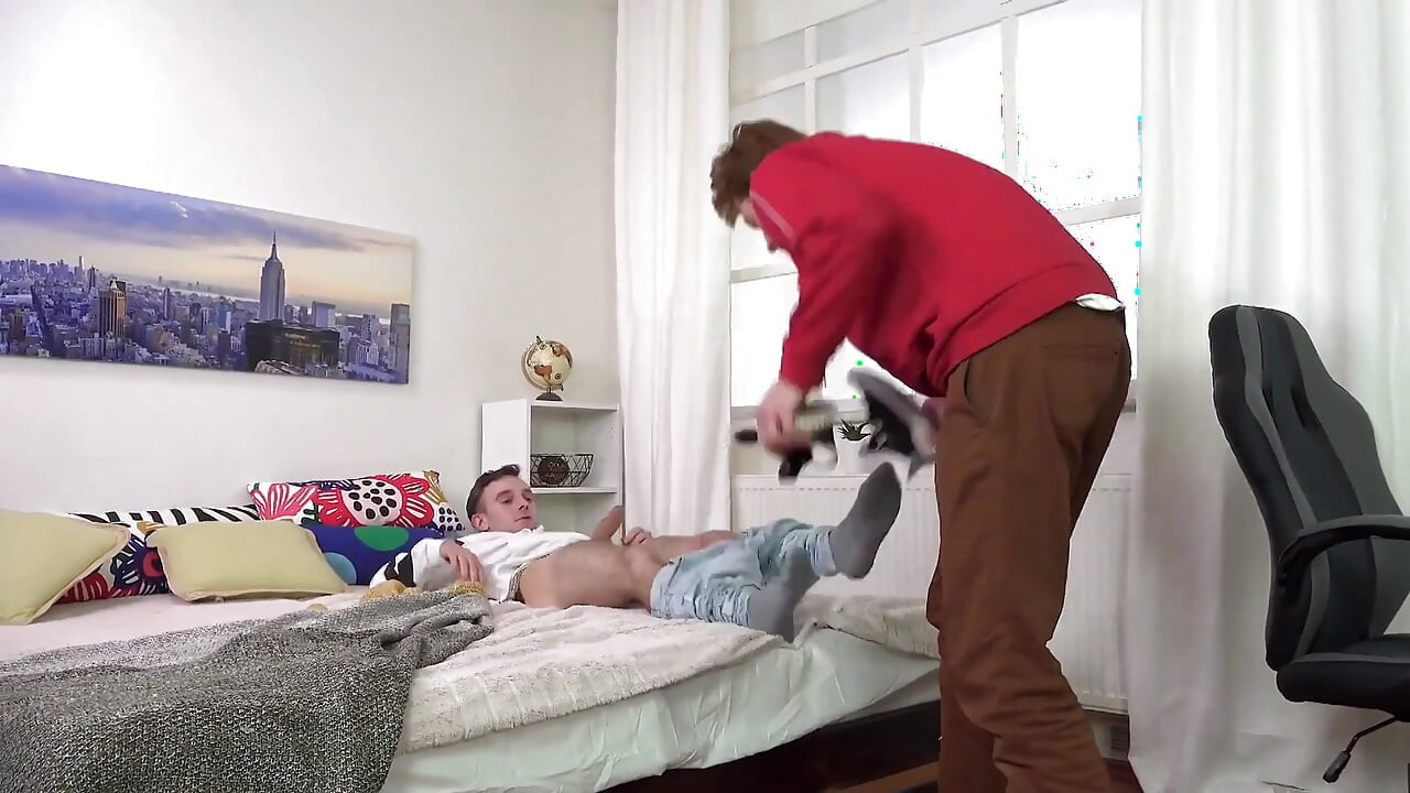 Big cock promotion between horny little twinks