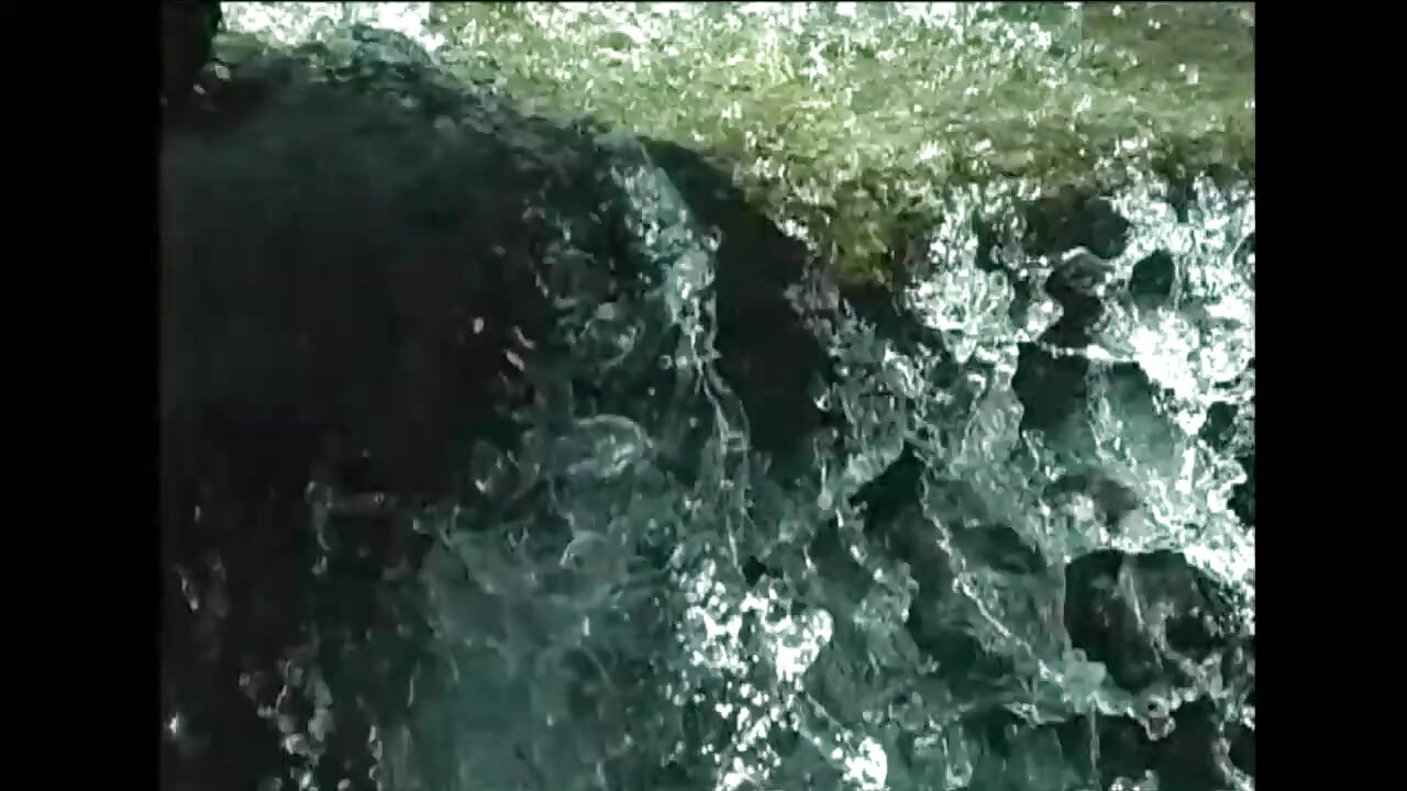 Tóc vàng với bộ ngực to chơi một con cu khổng lồ