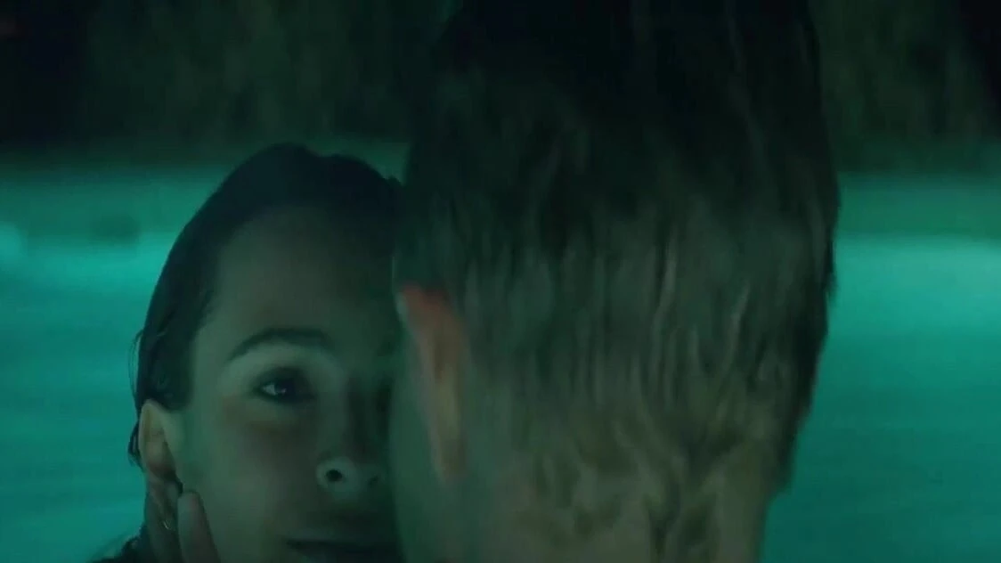 Emily Ratajkowski naked and sexy scenes