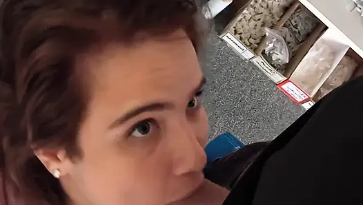 Evli iş arkadaşımı iş üstünde baştan çıkararak...