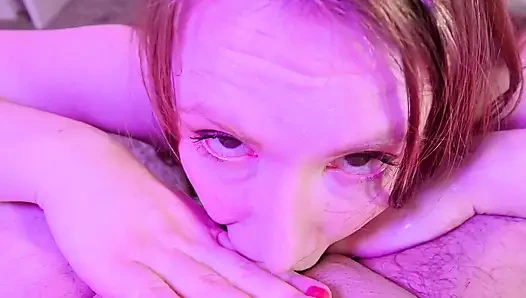 Cewek sange ini lagi asik nyepong kontol sampai dicrot di muka - pov