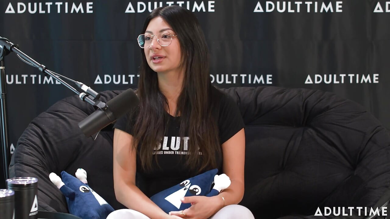 Cami Strella supravietuitor unui cult, Tiktok Fame, și non-monogamy | Podcast pentru adulți