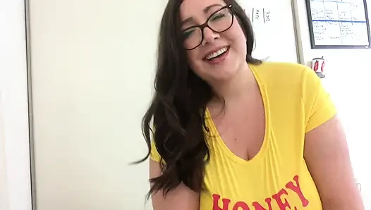 Busty BBW edges you in a tight top