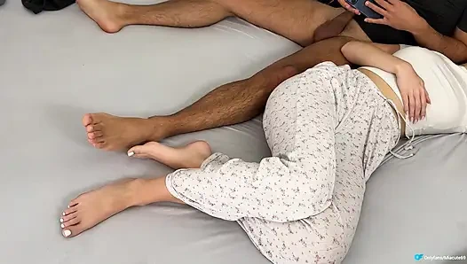 Üvey kız kardeş Mia ilk ücretsiz kullanım deneyimi