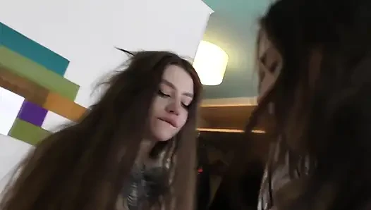 Üvey Kardeşlerle Sıcak Üçlü