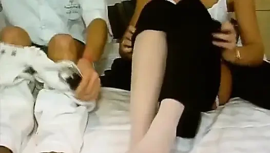 Memek gadis amatir jerman dengan stoking putih dientot habis-habisan