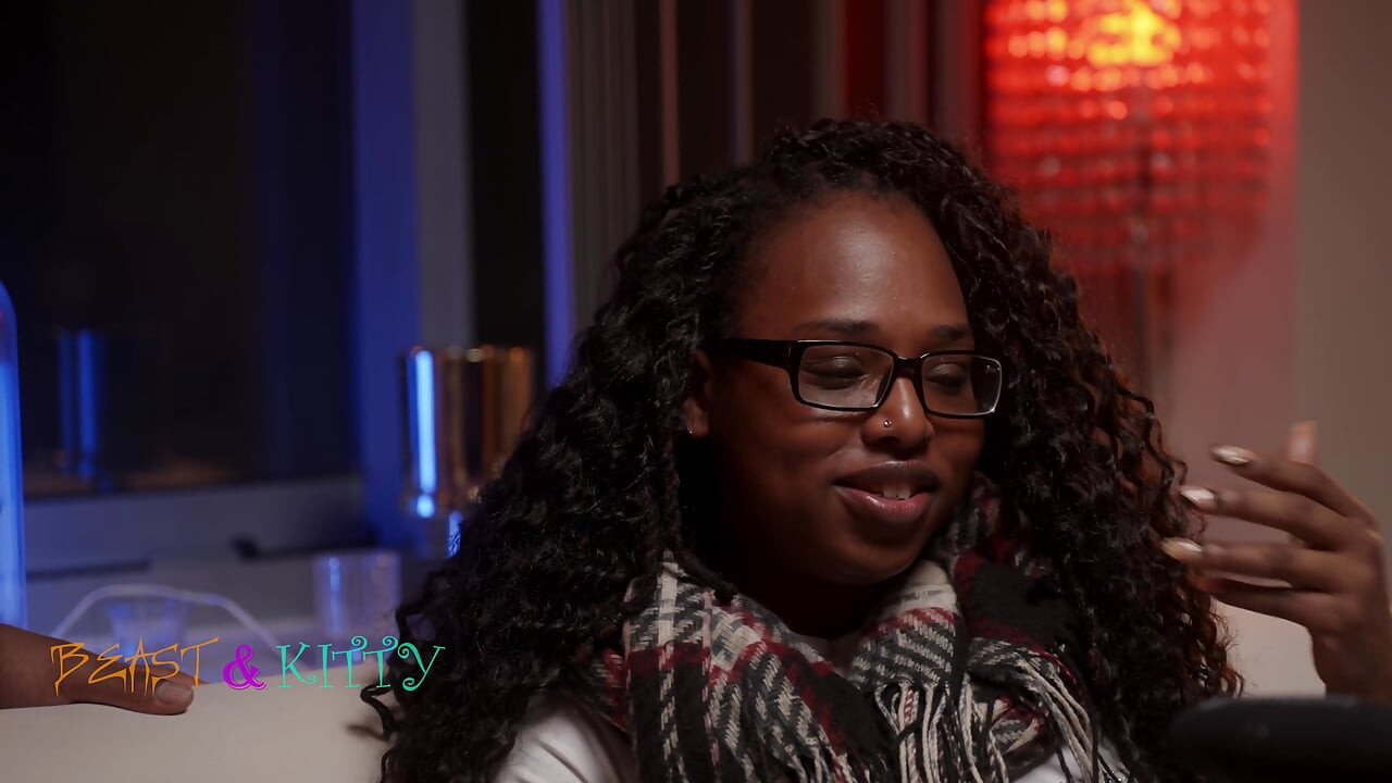 Podcast bölümü çıldırıyor