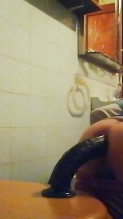 Mladić uživa u analnom seksu