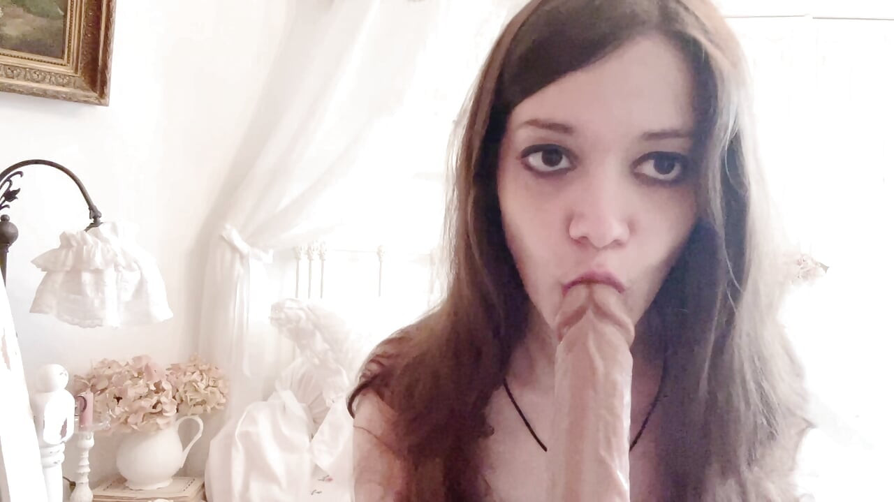 hraní si s mými měkkými bledými prsy - DOLLSCULT