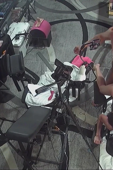 Bonnie savijena preko klupe za jebanje i 2 sperme preko i gotovo