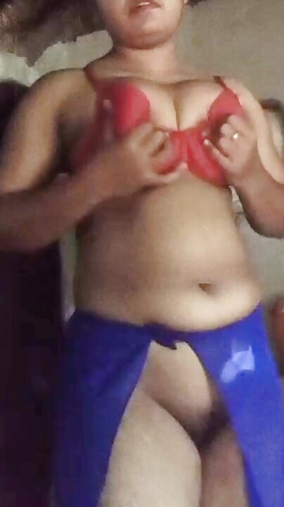 Jag visade min pojkvän mitt unga byte i en het klänning.