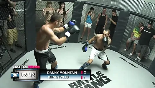 Tatlı genç amcığın derin sikişmiş amcığı dölle dolu minyon görünüyor