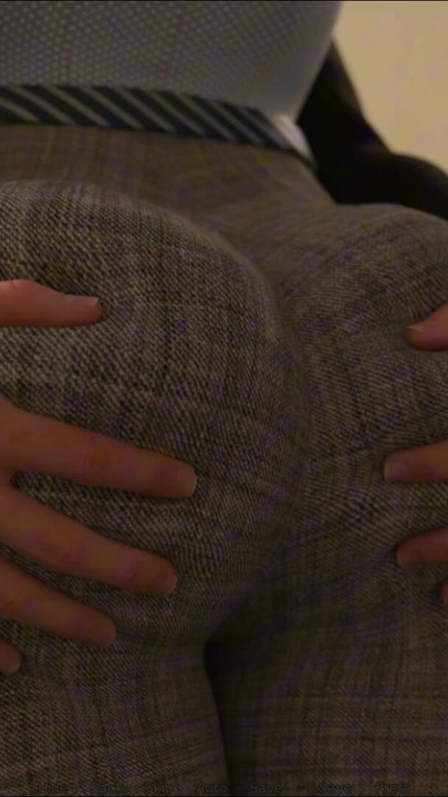 Snažan trenutak iz "Romantičnog ljubljenja i zaljubljivanja u njegovu vruću seksi MILF stanodavku - Srčani problemi 21"