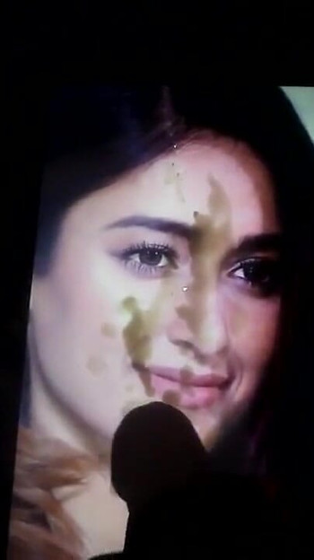 Zapanjujući trenutak iz "Ileana dcruz cum tribute"