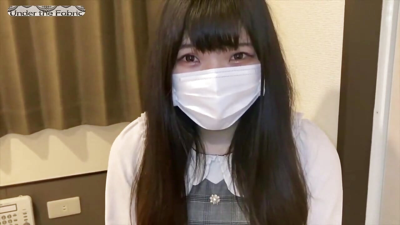 元メイド風の美人と、従順で全身を着た官能的な遊び