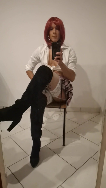 Cosplay, Crvenokosa školarka