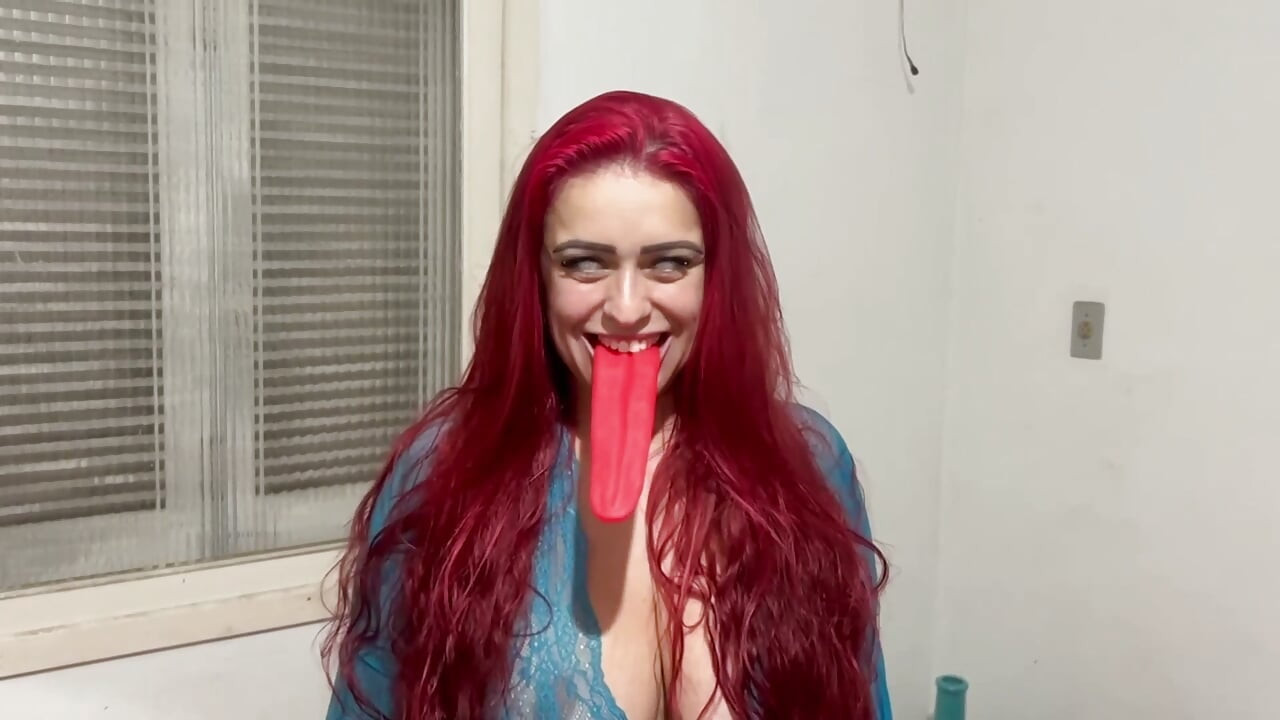 Bruja de Halloween Toma Verga con Bolsa en la Cabeza y Se Lleva Corrida en las Tetas