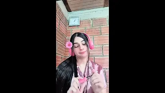 Amcığıma ve büyük göğüslerime dokunmamı seviyorsun